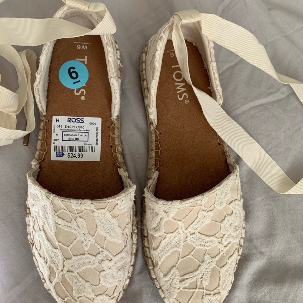 NWT TOMS size 6 Women, summer esparidilles